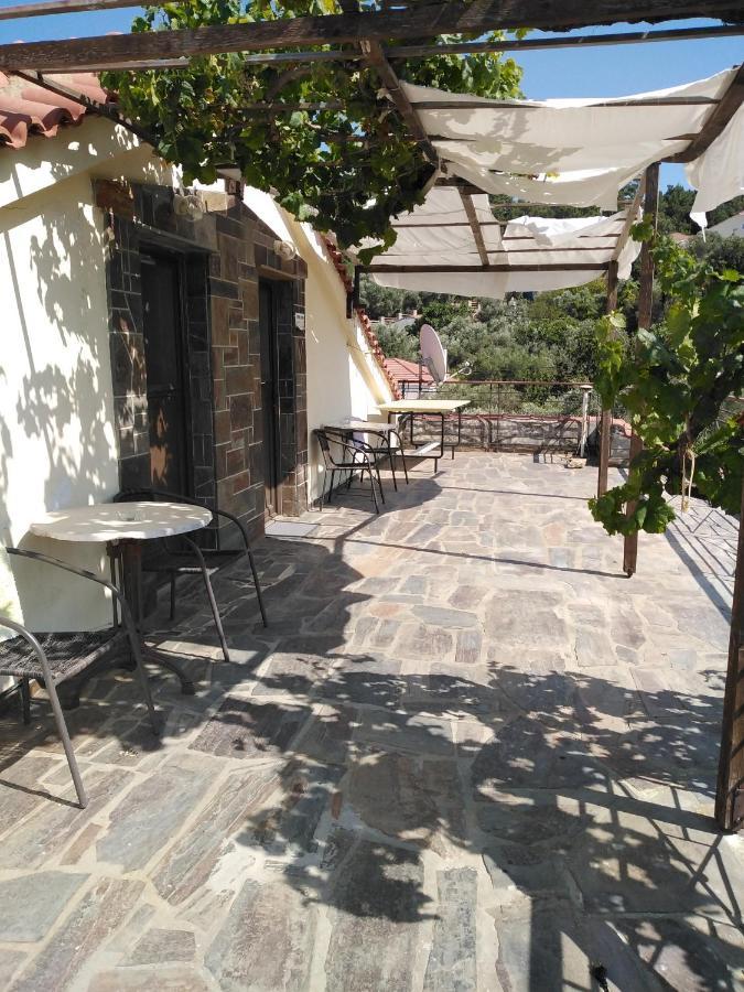 Christos Center Rooms Raches (Ikaria) Exterior foto