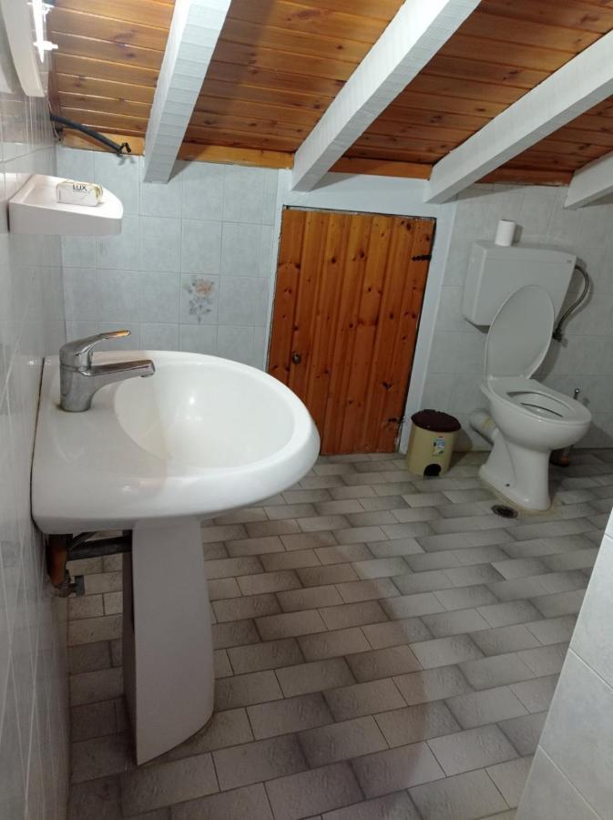 Christos Center Rooms Raches (Ikaria) Exterior foto