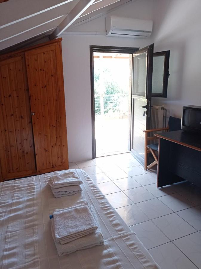 Christos Center Rooms Raches (Ikaria) Exterior foto